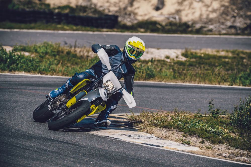 2022-street-model | Husqvarna 日本